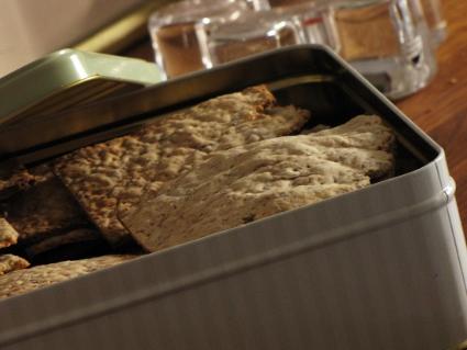 Grovt glutenfritt knäckebröd