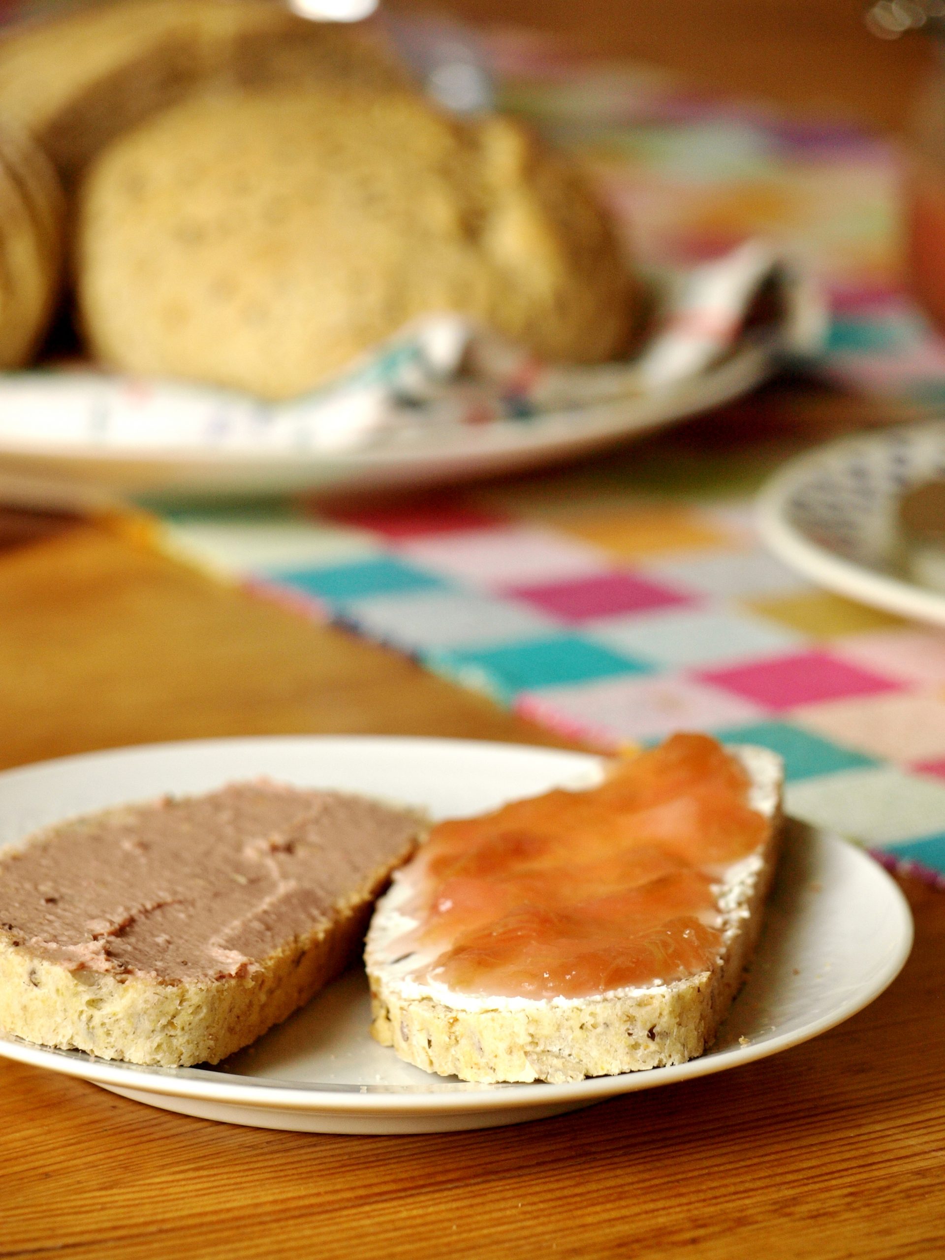 Glutenfritt grovt fröbröd