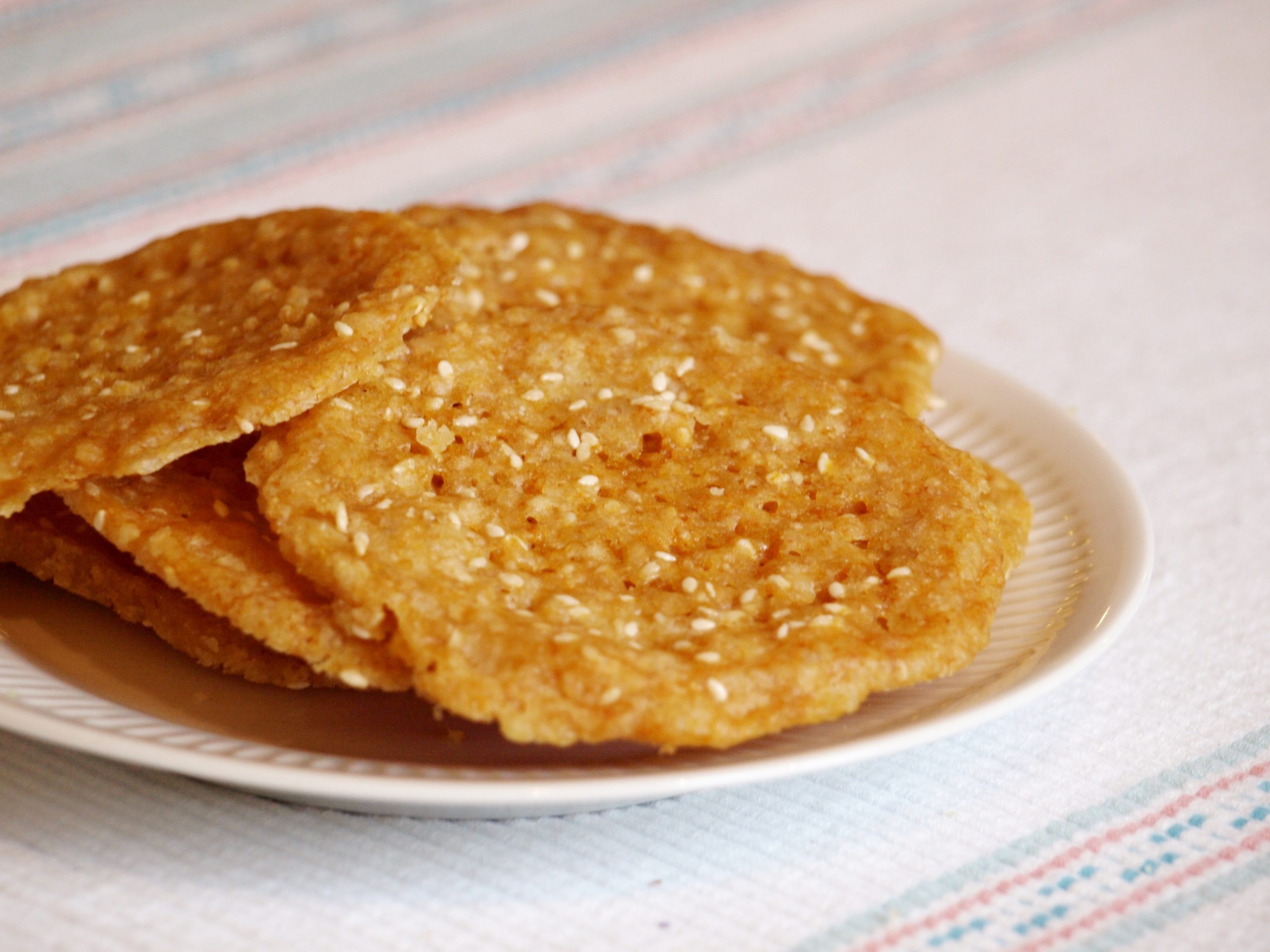 Glutenfria honungs- och sesamflarn