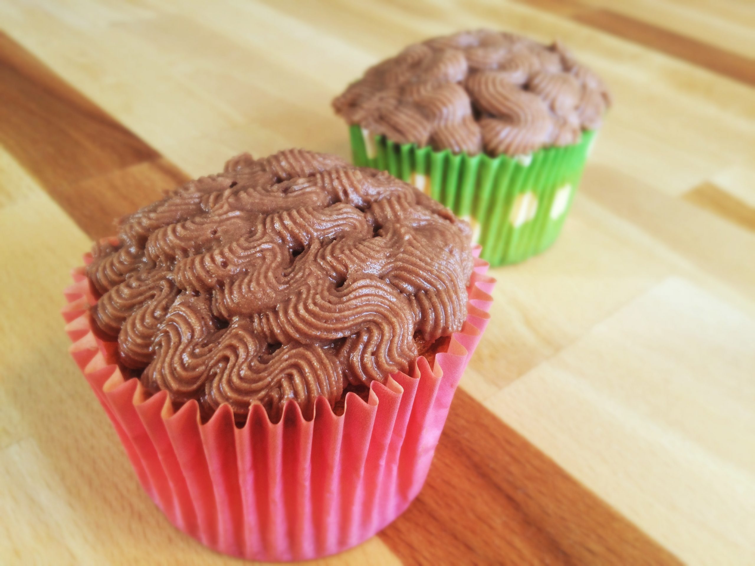 Glutenfria vaniljcupcakes med chokladfrosting