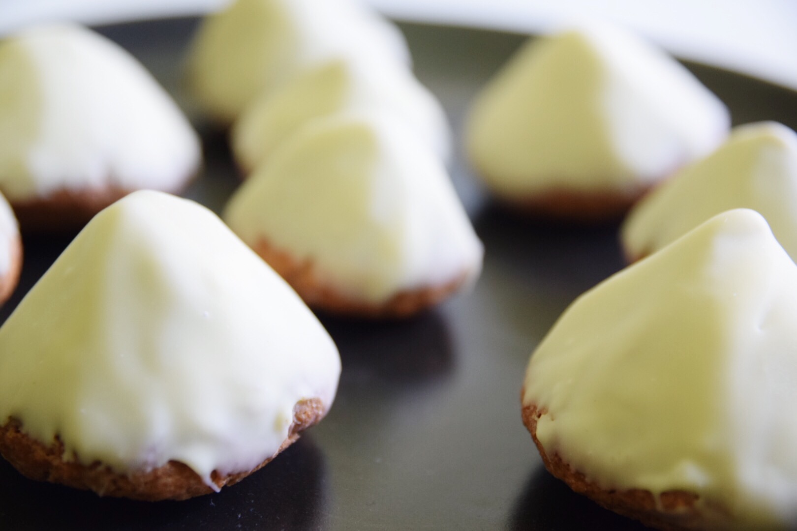 Glutenfria lakritsbiskvier med vit choklad