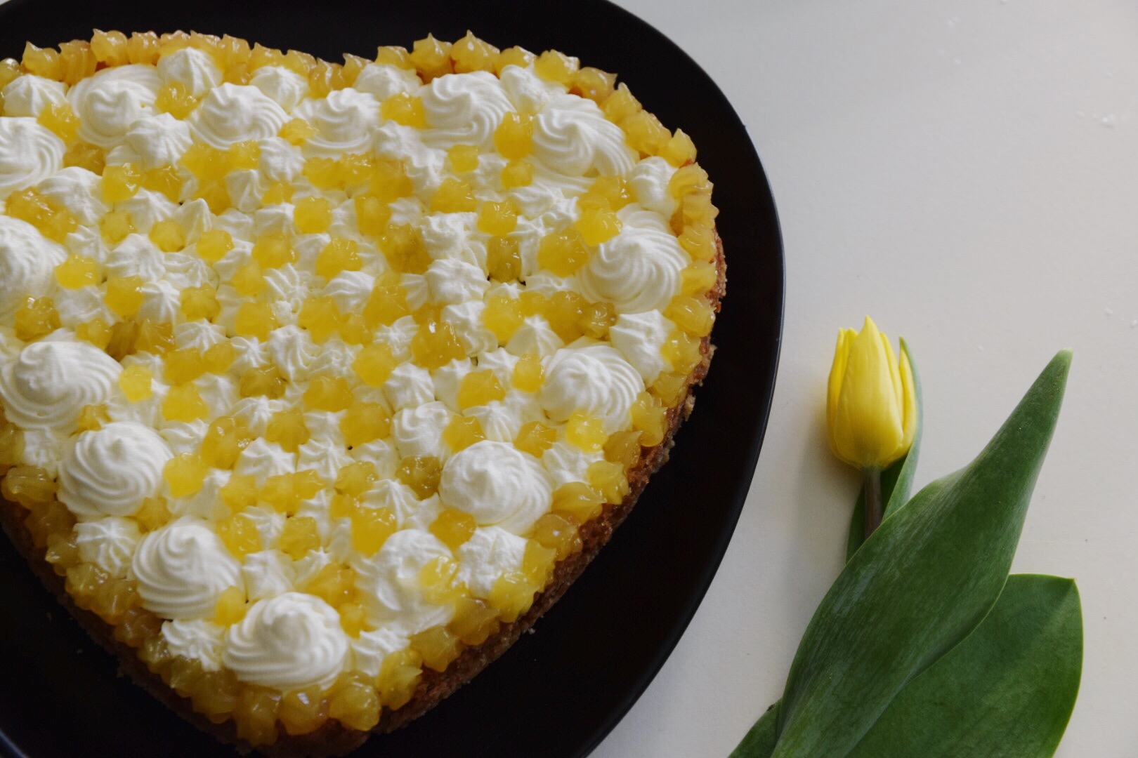 Glutenfri vit chokladkladdkaka med lemon curd